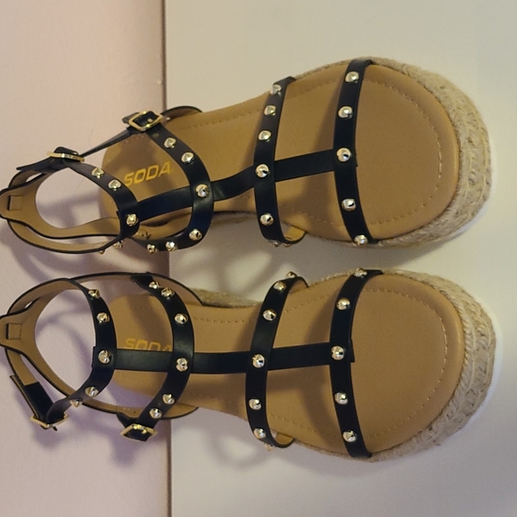 Soda Sandals - Picture 1 of 5